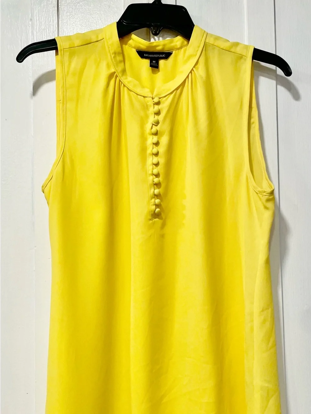 Banana Republic Bright Yellow Sleeveless Blouse Button Detail Top Size Medium - Picture 2 of 6